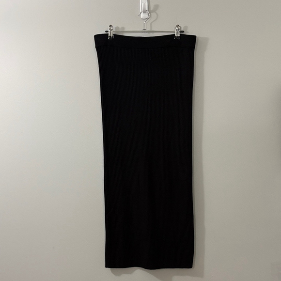 BRUNETTE THE LABEL Elegant Black Knit Ribbed Skirt - Picture 3 of 7
